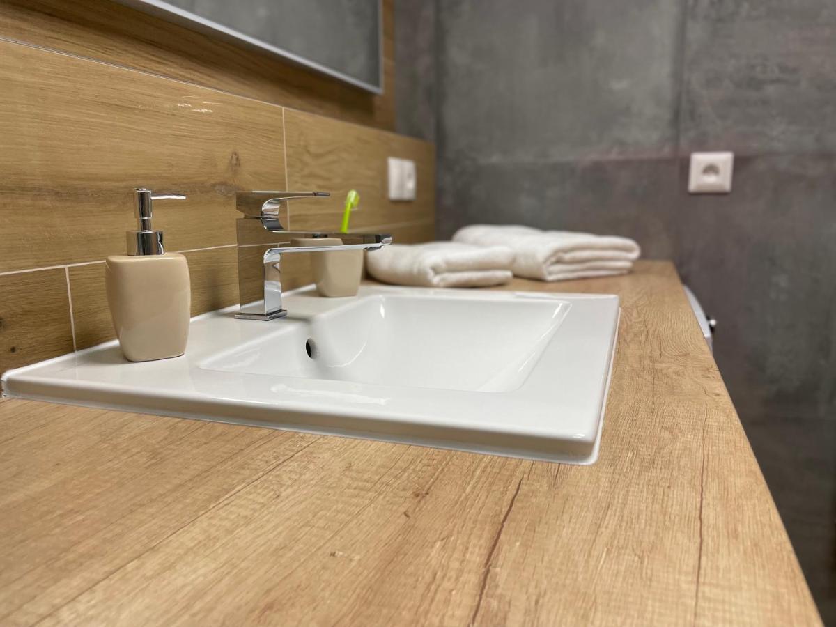 Greenbay Apartment With Free Parking Trenčín エクステリア 写真