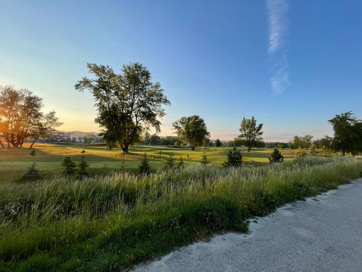 Greenbay Apartment With Free Parking Trenčín エクステリア 写真