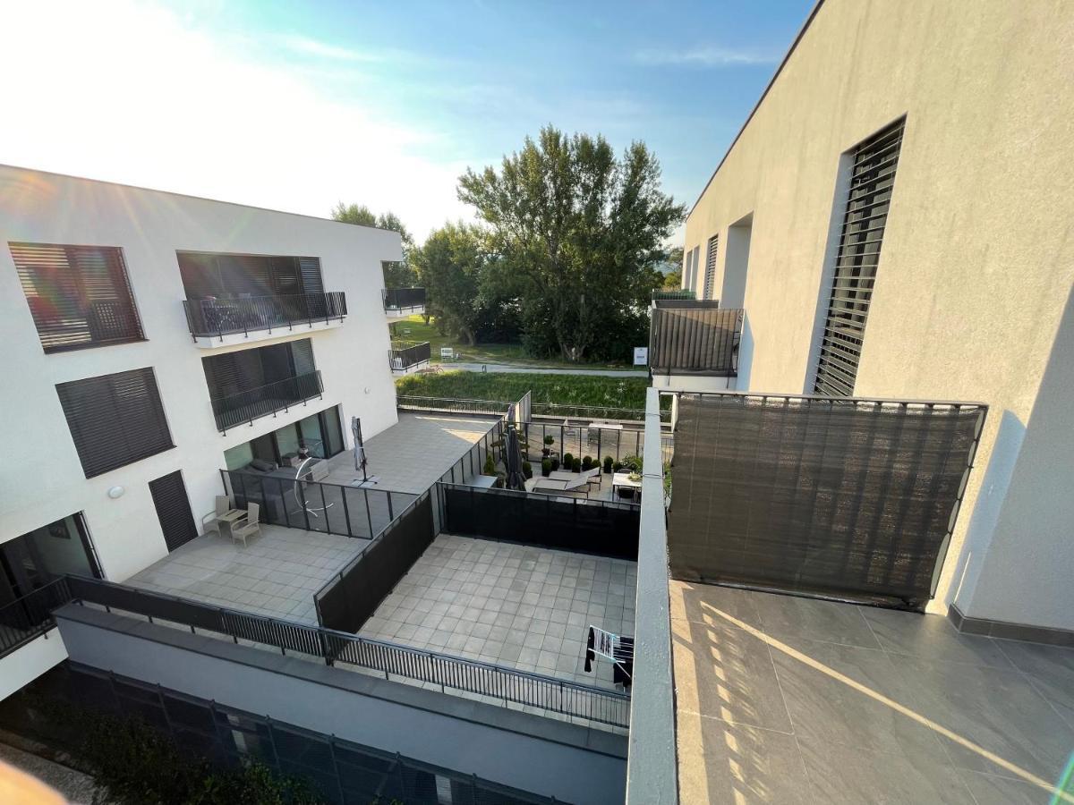 Greenbay Apartment With Free Parking Trenčín エクステリア 写真