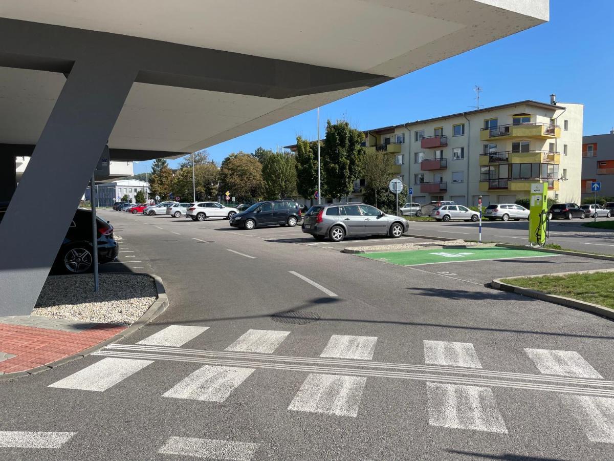 Greenbay Apartment With Free Parking Trenčín エクステリア 写真